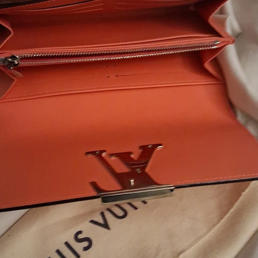 Louis Vuitton Pink Wallet with Silver Logo - Picture 3 of 3